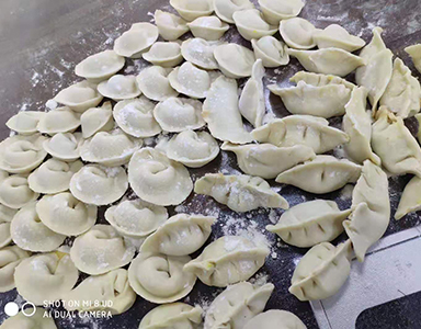 冬至包饺子
